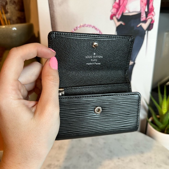 Louis Vuitton Black Epi 6 Key Holder - Picture 6 of 14